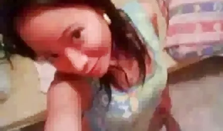قفل فیلم وابسته به عشق شهوانی در آسانسور.