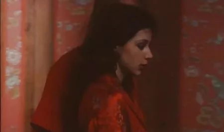 پسر به نظر می رسد سوپر گروه شهوانی او در سیاه و سفید